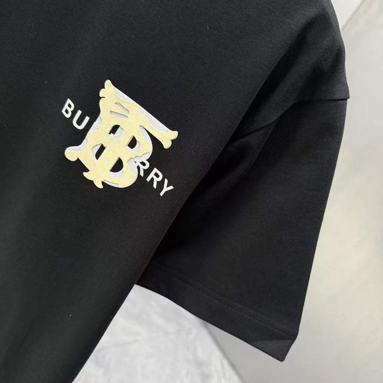 BURBE* * 2026 New Arrival T logo + ：Black White Dark Blue Sizes：S M L XL XXL